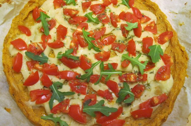 Pizza di batata con crema “formaggiosa” di cannellini e pomodorini